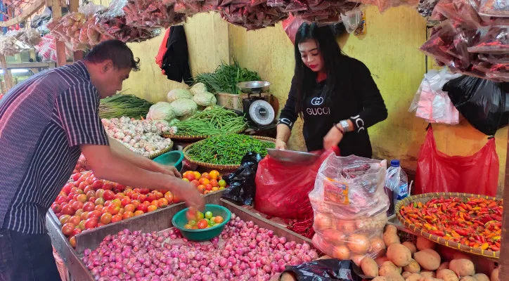 Pedagang sayur di pasar Rangkasbitung. (yusuf)