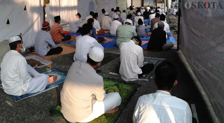 Ilustrasi salat tarawih. (foto: poskota/yulian saputra)