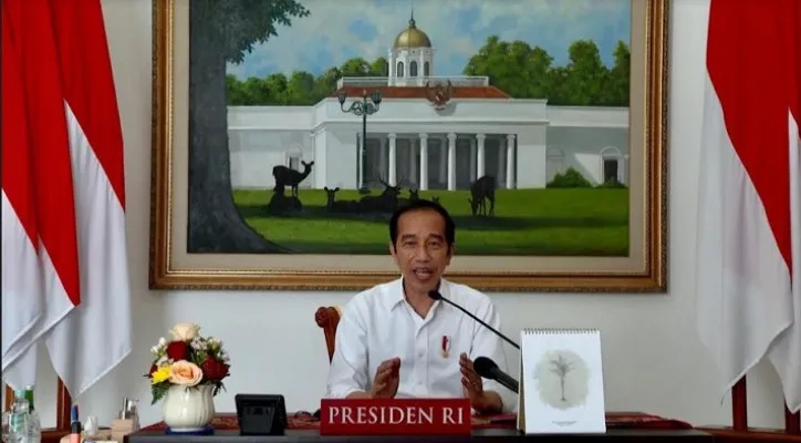 Presiden Joko Widodo (Jokowi) saat berdialog dengan anak-anak SDN Sudimara. (foto: biro pers Istana)