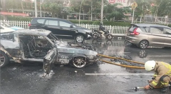 Anggota DPR RI Ahmad Sahroni memberikan tipsnya seputar mencegah kecelakaan seperti kebakaran mobil di tengah jalan. (Foto/Tangkapan Layar/@TMCPoldaMetroJaya)