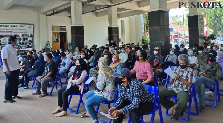 Terpantau, ternyata warga terlihat antusias jalani proses vaksinasi covid-19 di Pendopo Pemkab Lebak. (Foto/Poskota.co.id/Yusuf)