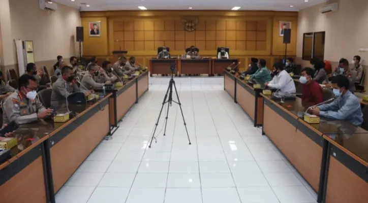 Wakapolda Banten, Brigjen Pol Ery Nursatari dalam rapat kordinasi dengan perwakilan mahasiswa, Muhammadiyah dan dan para PJU Polda Banten. (foto: ist)