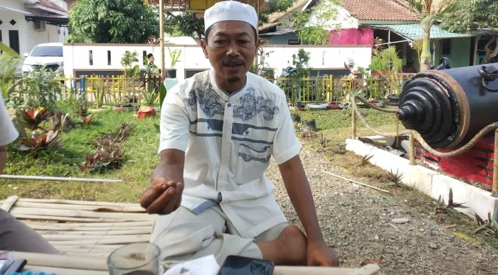 Sebanyak 62 KK UMKM konveksi di RT 01/02 pendapatannya anjlok selama Pandemi covid-19.  (foto: luthfi)