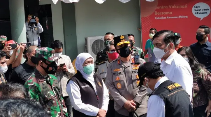 Menko Marves RI, Luhut Binsar Panjaitan bersama Menkes, Budi Gunadi Sadikin Didampingi Forkopimda Jatim saat mengecek penanganan Covid-19 di Malang Raya. (ist)