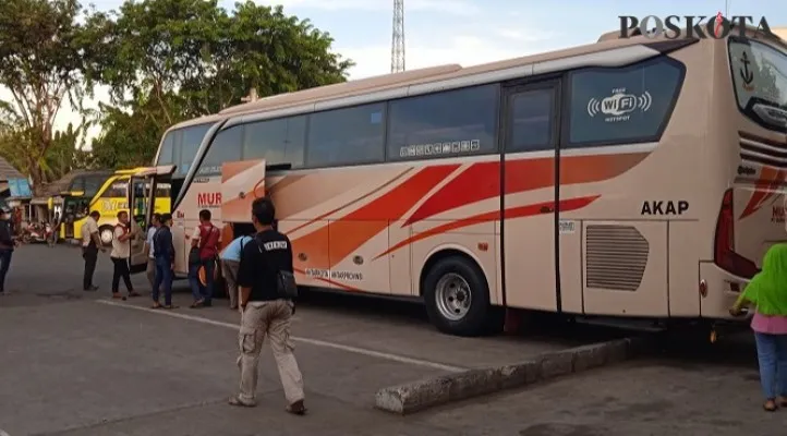 Suasana di Terminal Bus Tanjung Priok tampak sepi dari aktifitas pemudik. (Foto/Yono)