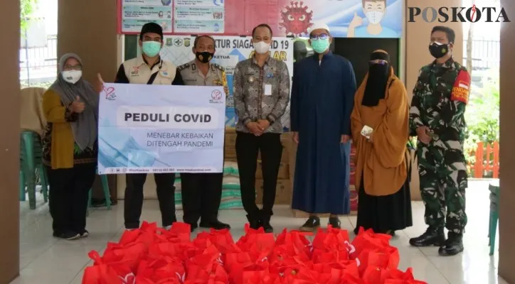 Organisasi Dakwah Islam, Maahaadzaa, menggandeng TNI-Polri, Kelurahan, dan Kecamatan setempat untuk menyalurkan bantuan sosial ini kepada masyarakat yang tengah Isolasi Mandiri. (Foto/Dok. Maahaadzaa)