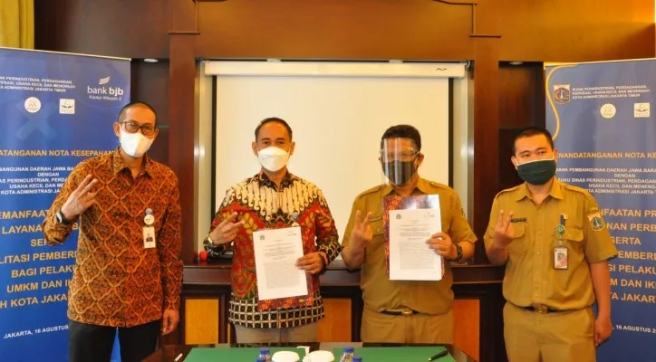 bank bjb saat usai penandatanganan nota kesepakatan dengan Suku Dinas Perindustrian Perdagangan Koperasi dan Usaha Kecil Menengah (PPKUKM) Kota Jakarta Timur. (ist)