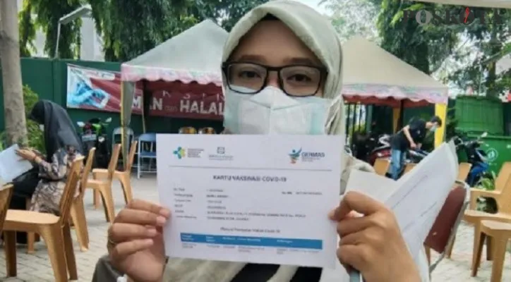 Nurul salah seorang ibu hamil yang menerima dosis vaksin Covid-19, di Kota Tangerang.  (foto: Iqbal)