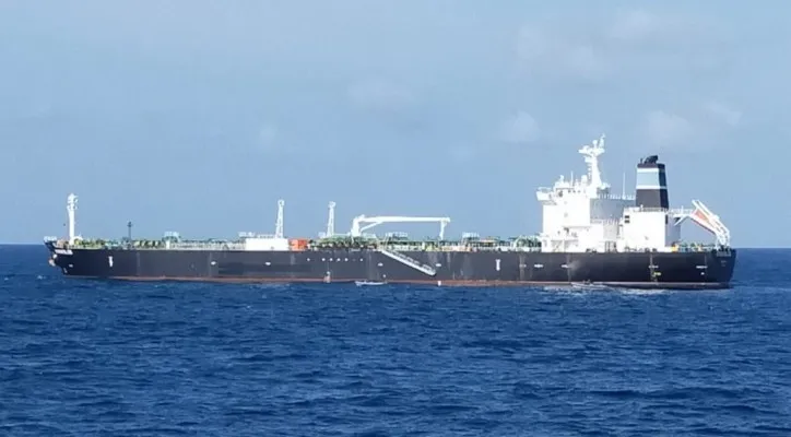 TNI AL menangkap kapal Tanker MT. Strovolos yang melakukan pelanggaran di wilayah Indonesia di perairan Anambas Kepulauan Riau. (foto: dok. tni al)