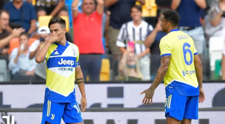 Dua pemain Juventus, Paulo Dybala (kiri) dan Danilo (kanan). (foto: twitter juventusfc)