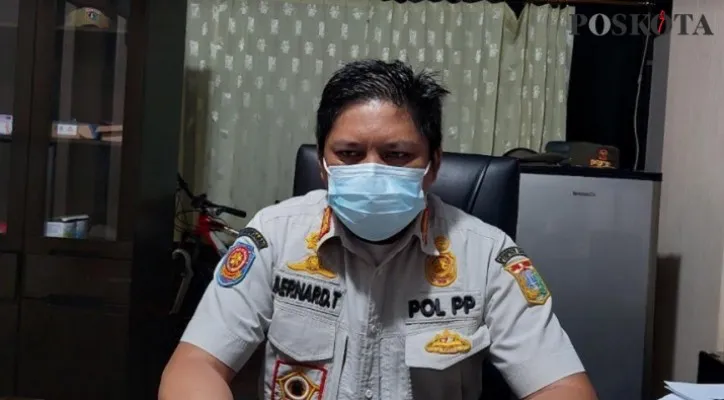 Kasatpol PP Jakpus Bernard Tambunan menyatakan, pihaknya akan mengerahkan personelnya untuk mengecek penerapan prokes pelaksanaan PTM. (foto: cr-05)