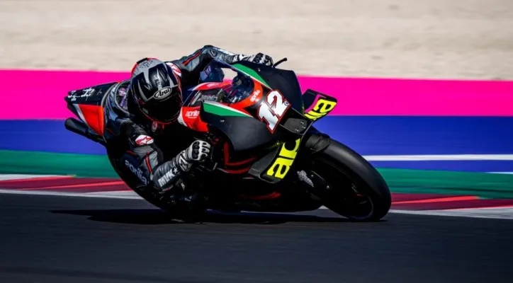 Maverick Vinales saat melakukan tes perdana bersama Aprilia RS-GP. (foto/motogp)