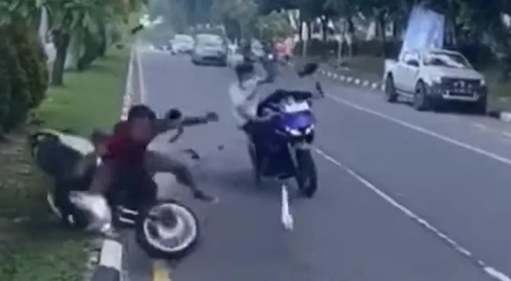 Video rekaman pebalap liar ini viral di sosial media Instagram, kecelakaan ini memakan tiga korban sekaligus. (Foto/Tangkapan Layar/@hujat_otomotif)