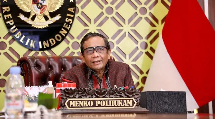 Menko Polhukam  Mahfud MD saat  membahas persiapan pelaksaanan PON dan Peparnas yang berlangsung secara daring. (ist)