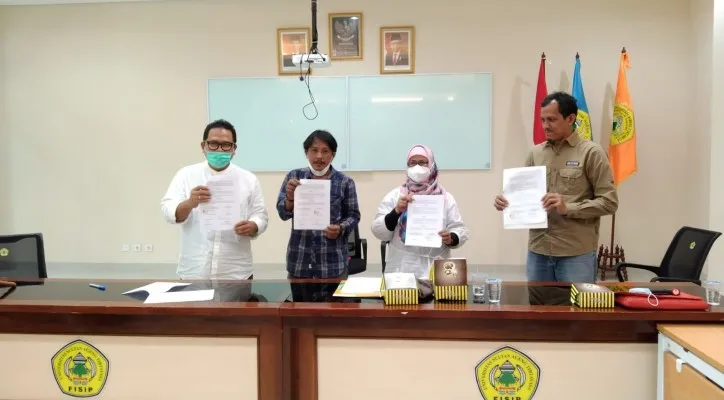 Fakultas Ilmu Sosial dan Politik (FISIP) Universitas Sultan Ageng Tirtayasa (Untirta) menggandeng relawan kampung dan relawan Fesbuk Banten News. (foto: ist)