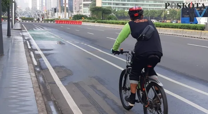 Pesepeda kini bisa melintasi ruas jalan Jenderal Sudirman - M.H Thamrin. (Foto/CR-05)