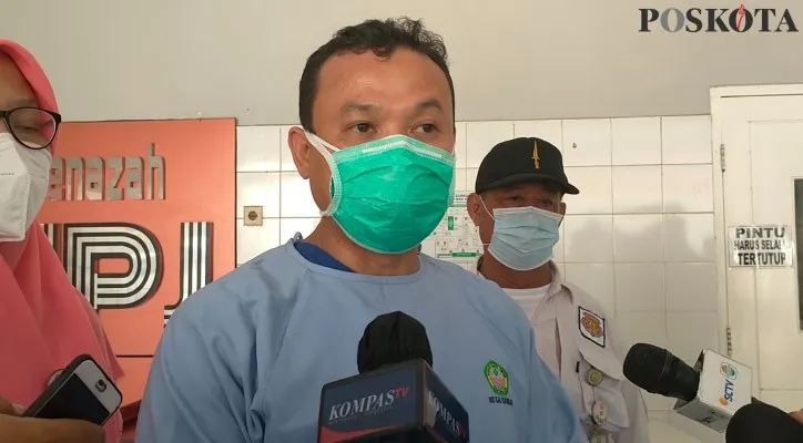 Humas RSUD Kabupaten Tangerang dr. Hilwani saat menjelaskan kondisi narapidan korban kebakaran Lapas Pemuda Tangerang. (foto/ Veronica)