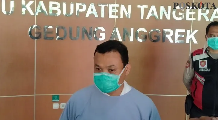 dr Hilwani, Humas RSUD Kabupaten Tangerang menerangkan kondisi napi setelah dioperasi. (Foto/Veronica)