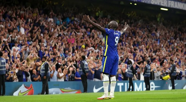 Romelu Lukaku sukses menyumbang dua gol saat Chelsea menang 3-0 atas Aston Villa. (foto: RomeluLukaku9)