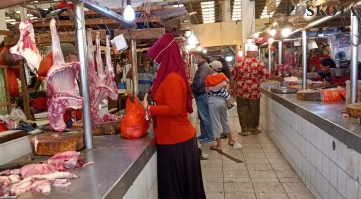 Lapak pedagang daging sapi di Pasar Koja Baru, Koja, Jakarta Utara. (yono)