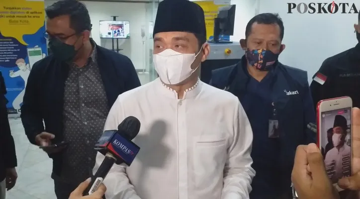 Wakil Gubernur DKI Jakarta, Ahmad Riza Patria mengimbau warga Jakarta agar selalu disiplin menerapkan protokol kesehatan (Prokes). (foto: poskota/deni zainudin)