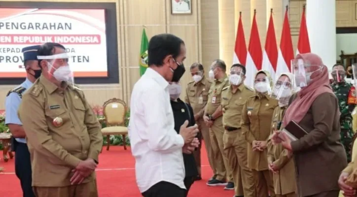 Bupati Pandeglang Irna Narulita bersama dengan Kepala  Daerah di banten menghadiri kunker Jokowi ke BP3 Banten. (Pemkab Pandeglang) 