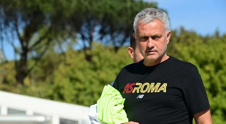 Pelatih AS Roma, Jose Mourinho. (twitter OfficialASRoma)