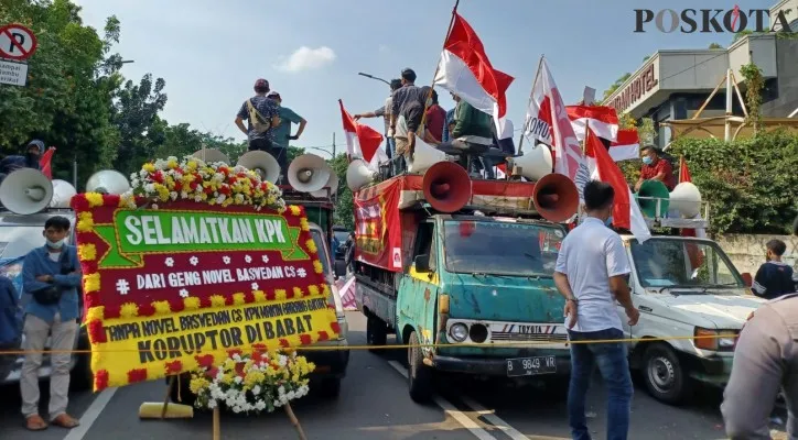 Aliansi Badan Eksekutif Mahasiswa Seluruh Indonesia (BEM SI) bersama Gerakan Selamatkan KPK (GASAK) gelar unjuk rasa. (adji)