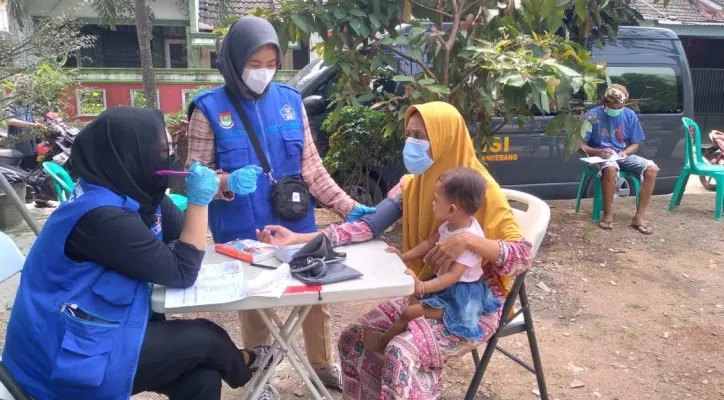 Pelaksanaan vaksinasi mobile di Perumahan Sudirman Indah, Kelurahan Tigaraksa, Kecamatan Tigaraksa, Kabupaten Tangerang. (Foto/Veronica)