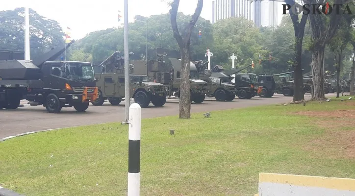 Pameran alutsista TNI di depan Istana Merdeka Jalan Medan Merdeka Utara, Gambir, Jakarta Pusat. (Foto/cr-05)