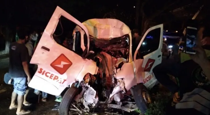 Kondisi mobil Ekspedisi SiCepat yang ringsek berat akibat kecelakaan di Jalan Juanda. (Foto/Ist)