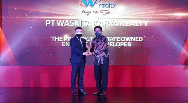 Ketua juri Properti Indonesia Award 2021 Hendra Hartono, President Director PT Waskita Karya Realty Eri Prananto. (ist)