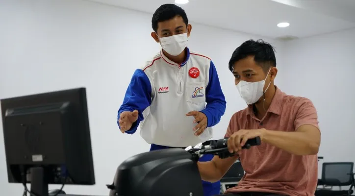 Honda Tantang Instruktur Safety Riding Jaringan Dealernya di Ajang Astra Honda Virtual Safety Riding Instructors Competition 2021. (foto: ahm)