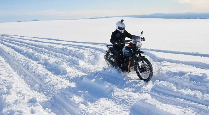 Gokil, Royal Enfield melakukan touring ekspedisi ke Kutub Selatan. (foto: royal enfield)