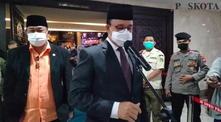 Gubernur DKI Jakarta Anies Baswedan, usai menghadiri rapat paripurna di Gedung DPRD DKI Jakarta. (deny)