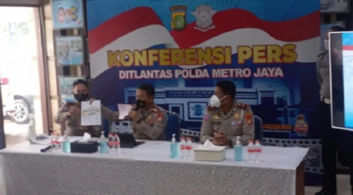 Polda Metro Jaya merilis hasil pengecekan sempel dua sopir Transjakarta yang terlibat insiden tabrakan di MT Haryono, Jaktim.