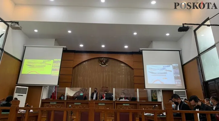 Suasana Sidang Pembunuhan Diluar Hukum Alias Unlawful Killing KM 50 Laskar FPI di PN Jaksel. (Foto/PKL-01/Poskota.co.id)