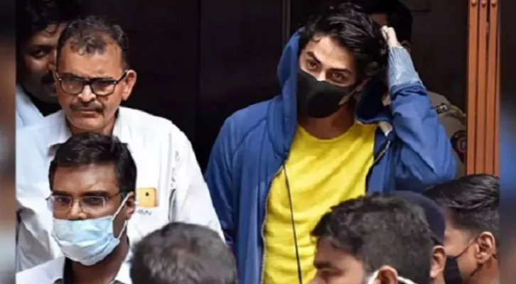 Aryan Khan, saat dibebaskan dari penjara setelah sebelumnya ditahan selama 22 hari. (Etimes)