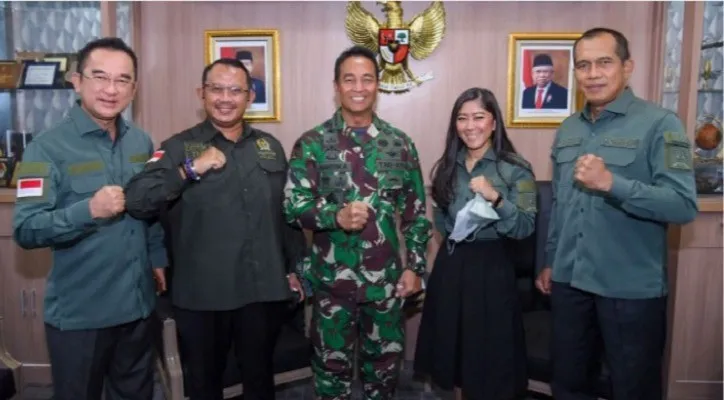 Calon Panglima TNI Jenderal Andika Perkasa bersama Ketua Komisi I DPR RI, Meutya Hafid, dan para Wakil Ketua Komisi I DPR di Ruang Rapat Komisi I DPR RI, Senayan, Jakarta, Sabtu (6/11/2021).