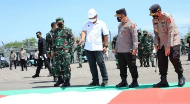 Panglima TNI Marsekal Hadi Tjahjanto dan Kapolri Jenderal Listyo Sigit Prabowo mengecek Sirkuit Mandalika. (ist)