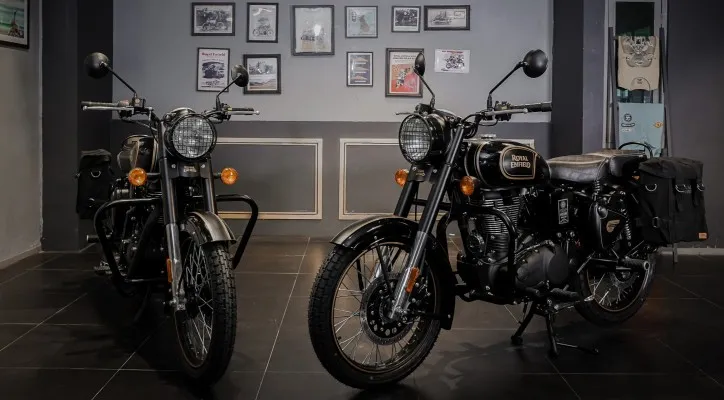 Royal Enfield Classic 500 Tribute Black Limited Edition resmi meluncur, hanya tersedia 90 unit di Indonesia. (foto: royal enfield)