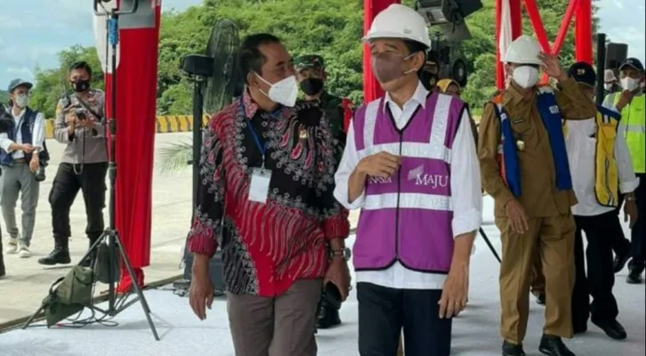 Presiden jokowi saat akan meresmikan tol Serang-Panimbang seksi I. (ist)