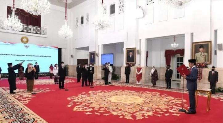 Presiden Joko Widodo saat melantik keanggotaan KND. (foto biro pers)