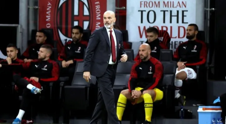 Pelatih AC Milan, Stefano Pioli berharap timnya bisa menang atas Liverpool di matchday terakhir Grup B Liga Champions 2021-2022. (twitter @medioclubid)