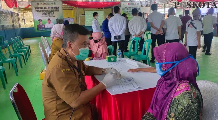 Vaksinasi Covid-19 di Kabupaten Lebak. (foto: poskota/yusuf)