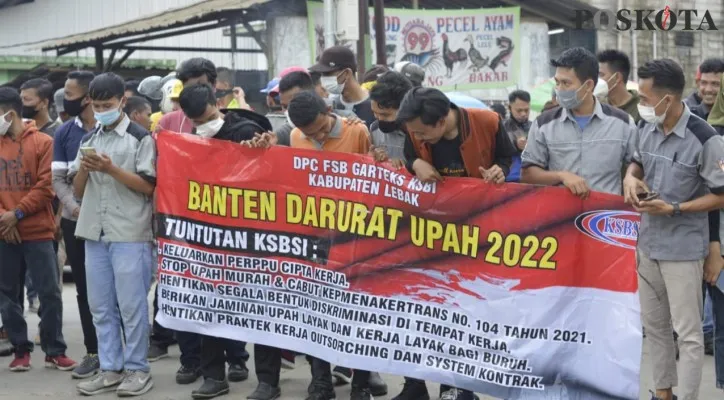 Demo buruh di Lebak. (yusuf)