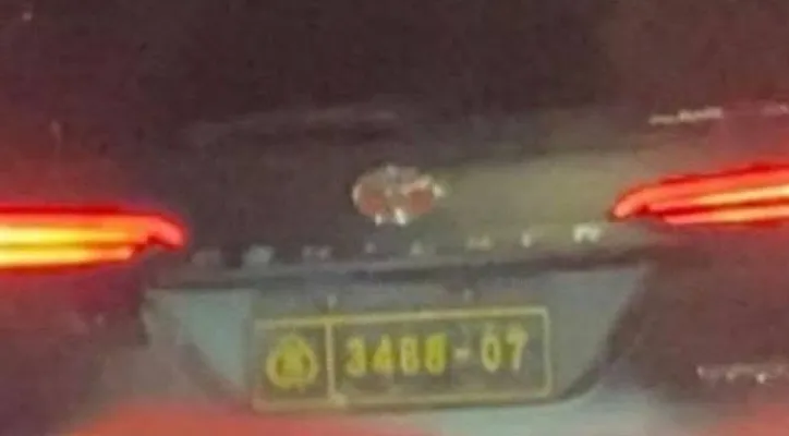 Mobil Fortuner yang lawan arah dan tabrak dua mobil di Jalan Tentara Pelajar, Jakarta Selatan. (Ist)