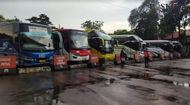 Bus AKAP di Terminal Bus Kampung Rambutan, Jakarta Timur. (foto: posjota/ardhi) 