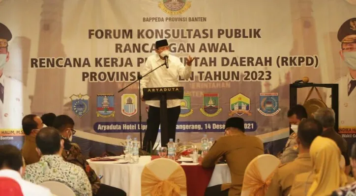 Gubernur WH saat memberikan arahan pada acara Forum Konsultasi Publik Rancangan Awal Rencana Kerja Pemerintah Daerah (RKPD) Provinsi Banten Tahun 2023. (ist)