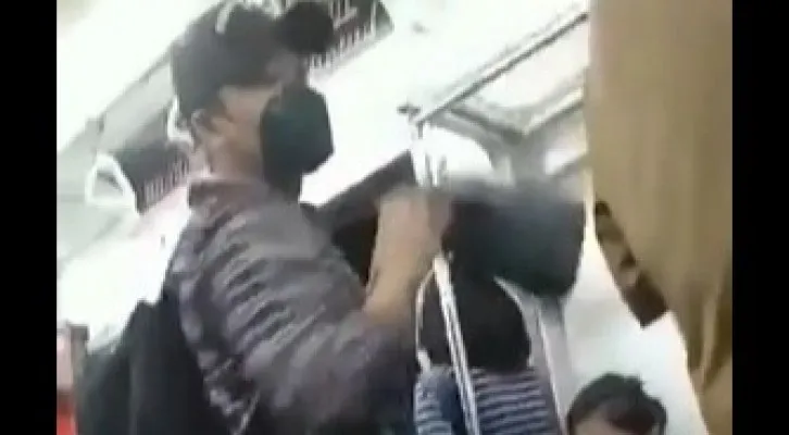 Pelaku pencurian laptop di KRL terekam video oleh seorang penumpang. (Foto/Tangkapan Layar/Instagram/@infodepok_id)